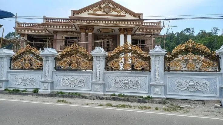 Pagar Keliling Fasad Tiang Profil & Aksen Relief